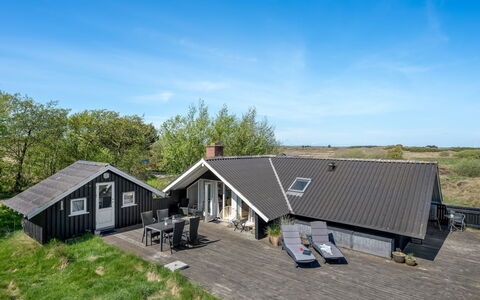 Maxie - 1.2Km from the Sea: Tag, Hus, Hjem, Sommerhus, Dør, Sidespor, Dæk, Veranda, Planke, Hårdttræ