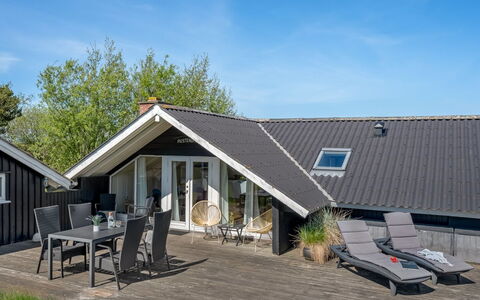 Maxie - 1.2Km from the Sea: Tag, Hus, Hjem, Sommerhus, Dør, Sidespor, Dæk, Veranda, Planke, Hårdttræ