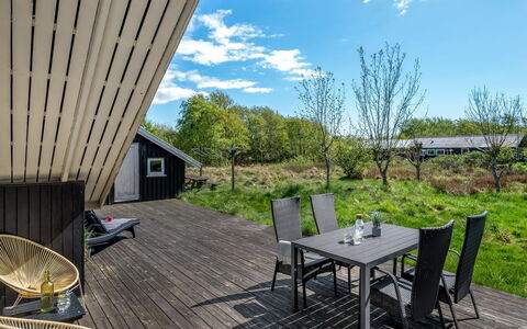 Maxie - 1.2Km from the Sea: Tag, Hus, Hjem, Sommerhus, Dør, Sidespor, Dæk, Veranda, Planke, Hårdttræ