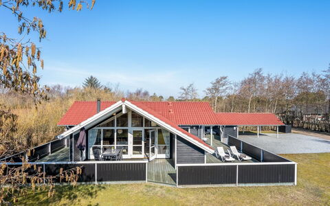 Germaine - 1.2Km from the Sea: Tag, Hus, Hjem, Sommerhus, Dør, Sidespor, Dæk, Veranda, Planke, Hårdttræ