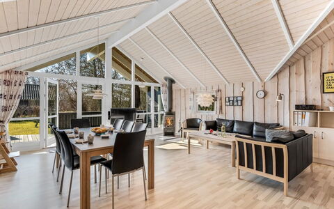 Germaine - 1.2Km from the Sea: Tag, Hus, Hjem, Sommerhus, Dør, Sidespor, Dæk, Veranda, Planke, Hårdttræ
