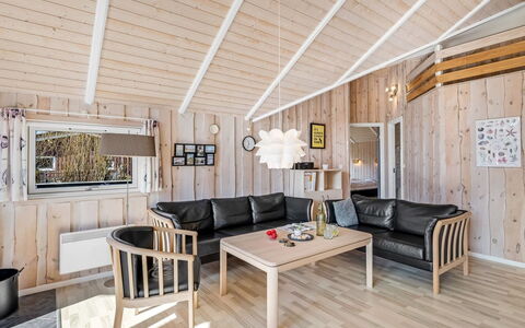 Germaine - 1.2Km from the Sea: Tag, Hus, Hjem, Sommerhus, Dør, Sidespor, Dæk, Veranda, Planke, Hårdttræ