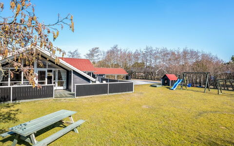 Germaine - 1.2Km from the Sea: Tag, Hus, Hjem, Sommerhus, Dør, Sidespor, Dæk, Veranda, Planke, Hårdttræ
