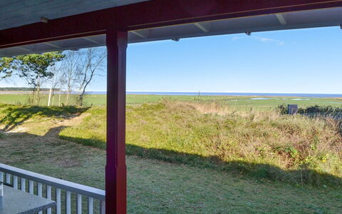 Asfrid - 3.5Km from the Sea: Veranda, Skygge, Bejdse, Hårdttræ, Altan, Dæk, Lawn, Udendørs Struktur, Gård, Hegn