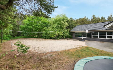 Liliana - 800M from the Sea: Hjem, Sommerhus, Veranda, Hårdttræ, Sidespor, Dæk, Skygge, Planke, Estate, Garden Bygninger