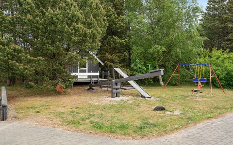 Liliana - 800M from the Sea: Hjem, Sommerhus, Veranda, Hårdttræ, Sidespor, Dæk, Skygge, Planke, Estate, Garden Bygninger
