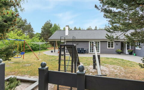 Liliana - 800M from the Sea: Sommerhus, Skur, Hytte, Stuehus, Prærie, Hytte, Lade, Bjælkehytte, Garden Bygninger