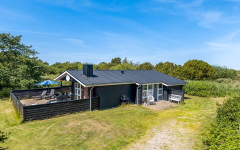 Denisa - 2.3Km from the Sea: Græs, Hus, Tag, Hjem, Sommerhus, Busk, Land Lot, Landdistrikt, Stuehus, Bunddække