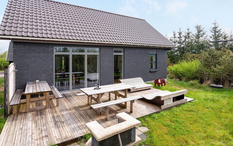 Henrieta - 4Km from the Sea: Sommerhus, Sidespor, Garden Bygninger, Have, Skur, Gård, Bjælkehytte, Stuehus, Backyard, Veranda