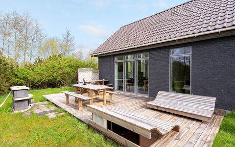Henrieta - 4Km from the Sea: Hjem, Sommerhus, Tag, Sidespor, Have, Lawn, Gård, Veranda, Backyard, Landscaping