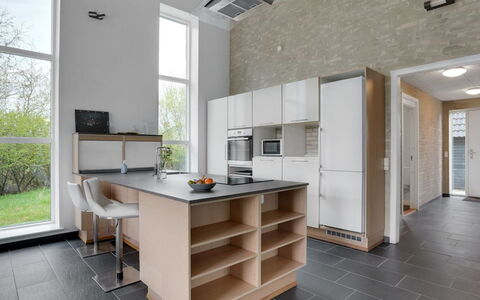 Henrieta - 4Km from the Sea: Køkken, Indretning, Gulvbelægning, Countertop, Møbel, Cabinetry, Loft, Træ, Køkken Apparat, Etage