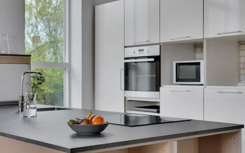 Henrieta - 4Km from the Sea: Køkken, Countertop, Møbel, Køkken Apparat, Cabinetry, Indretning, Større Bandage, Husholdningsapparat, Gulvbelægning, Hjem