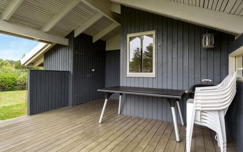 Bryniulf - 1.8Km from the Sea: Træ, Loft, Kompositmateriale, Skygge, Planke, Sidespor, Hårdttræ, Bejdse, Veranda, Design