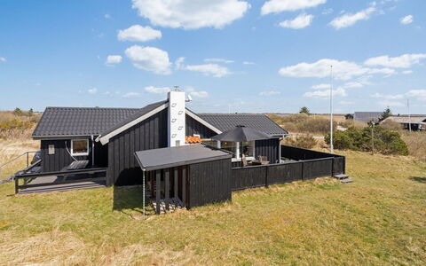Elmine - 700M from the Sea: Hjem, Sommerhus, Veranda, Hårdttræ, Sidespor, Dæk, Skygge, Planke, Estate, Garden Bygninger