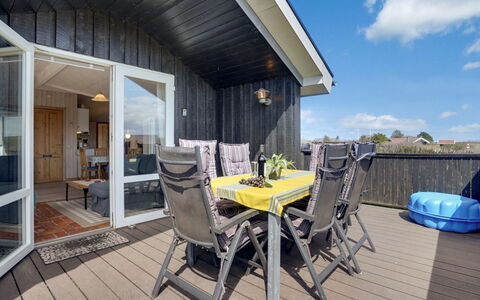 Elmine - 700M from the Sea: Boligområde, Tag, Forstad, Indkørsel, Estate, Skorsten