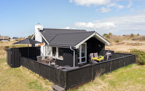 Elmine - 700M from the Sea: Boligområde, Tag, Forstad, Indkørsel, Estate, Skorsten