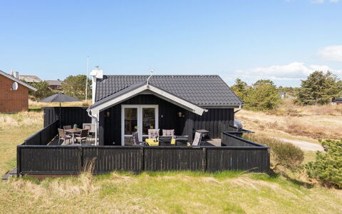 Elmine - 700M from the Sea: Boligområde, Tag, Forstad, Indkørsel, Estate, Skorsten