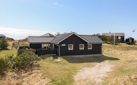 Elmine - 700M from the Sea: Boligområde, Tag, Forstad, Indkørsel, Estate, Skorsten