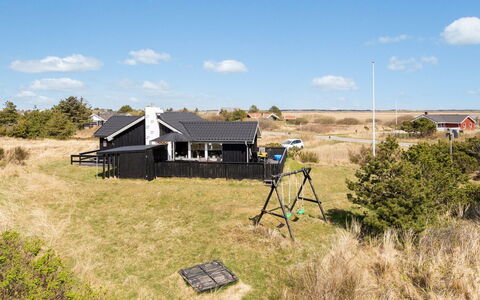 Elmine - 700M from the Sea: Boligområde, Tag, Forstad, Indkørsel, Estate, Skorsten