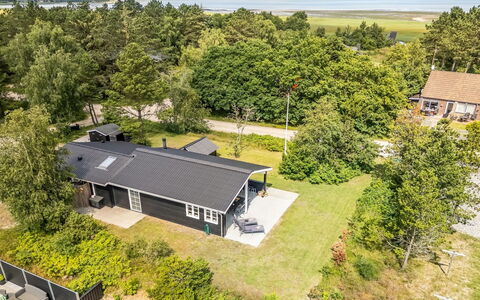 Riekje - 2.3Km from the Sea: Boligområde, Hjem, Estate, Sommerhus, Forstad, Landscaping, Indkørsel, Stuehus