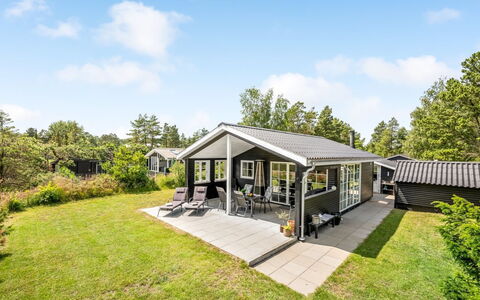 Riekje - 2.3Km from the Sea: Tag, Hus, Hjem, Sommerhus, Dør, Sidespor, Dæk, Veranda, Planke, Hårdttræ