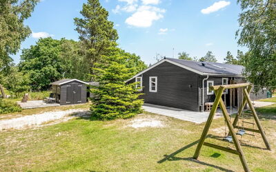 Riekje - 2.3Km from the Sea