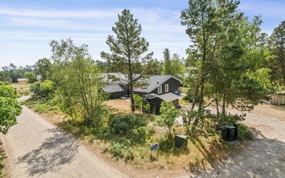 Riekje - 2.3Km from the Sea