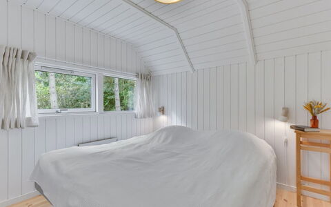 Merta: Træ, Loft, Gulvbelægning, Etage, Soveværelse, Indretning, Seng, Sengetøj, Sengetøj, Værelse