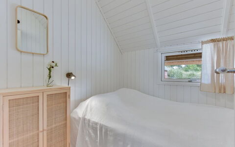 Merta: Gulvbelægning, Træ, Etage, Indretning, Loft, Soveværelse, Belysning, Møbel, Værelse, Seng