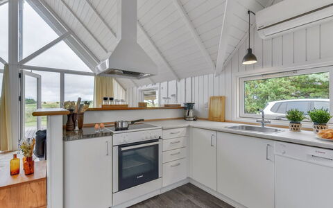 Merta: Gulvbelægning, Køkken, Træ, Loft, Indretning, Etage, Countertop, Møbel, Cabinetry, Trægulve