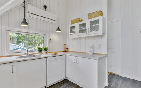 Merta: Gulvbelægning, Træ, Indretning, Køkken, Etage, Countertop, Loft, Cabinetry, Værelse, Tap
