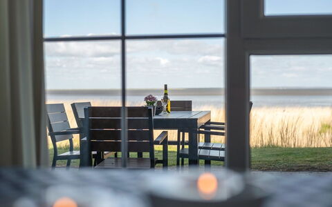 Deljan - 3.5Km from the Sea: Møbel, Hav, Horisont, Bord, Stol, Ocean, Coastal Og Oceaniske Landskabsformer, Kyst, Udendørs Møbler, Sollys