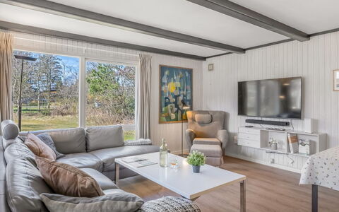 Yall - 1Km from the Sea: Træ, Tag, Arkitektur, Hjem, Hus, Sommerhus, Sidespor, Hårdttræ, Hældning, Estate