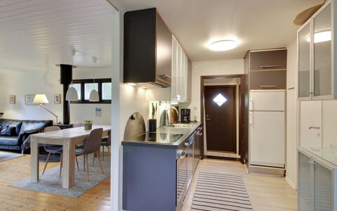 Hannu - 900M from the Sea: Indretning, Køkken, Gulvbelægning, Countertop, Loft, Møbel, Etage, Cabinetry, Værelse, Lysarmatur
