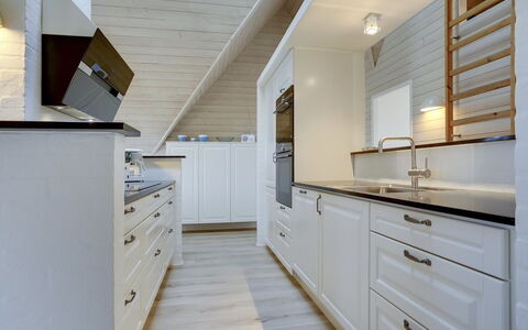 Ege - 200M from the Sea: Gulvbelægning, Træ, Indretning, Køkken, Loft, Countertop, Etage, Trægulve, Cabinetry, Lysarmatur