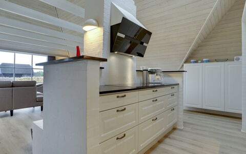 Ege - 200M from the Sea: Gulvbelægning, Indretning, Træ, Cabinetry, Countertop, Køkken, Etage, Loft, Møbel, Trægulve