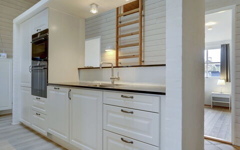 Ege - 200M from the Sea: Gulvbelægning, Indretning, Træ, Countertop, Cabinetry, Etage, Køkken, Møbel, Trægulve, Hjem