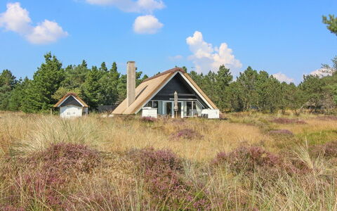 Gerdis - 1.6Km from the Sea: Arkitektur, Tag, Hjem, Kompositmateriale, Dagslys, Sidespor, Indkørsel