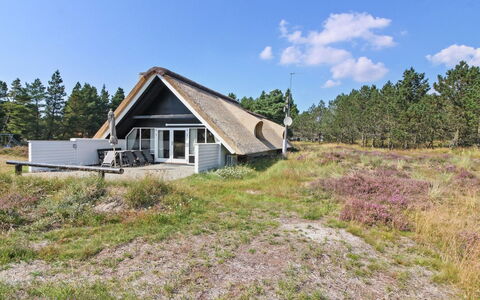 Gerdis - 1.6Km from the Sea: Arkitektur, Tag, Hjem, Kompositmateriale, Dagslys, Sidespor, Indkørsel