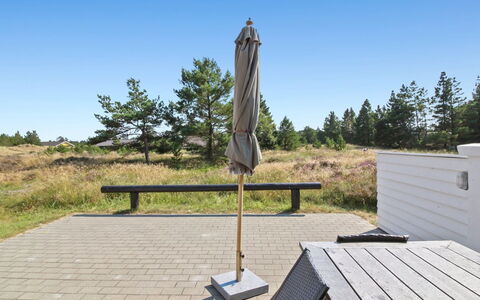 Gerdis - 1.6Km from the Sea: Arkitektur, Tag, Hjem, Kompositmateriale, Dagslys, Sidespor, Indkørsel