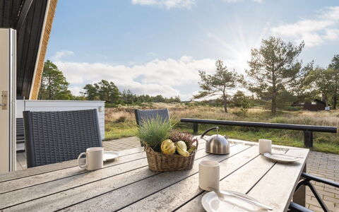 Gerdis - 1.6Km from the Sea: Arkitektur, Tag, Hjem, Kompositmateriale, Dagslys, Sidespor, Indkørsel