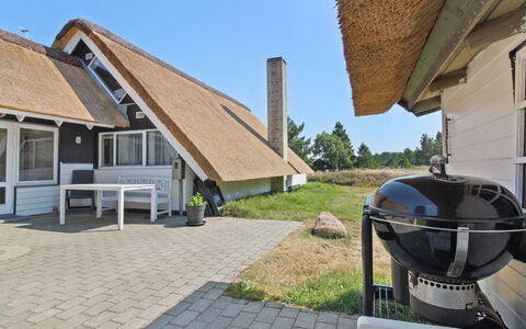 Gerdis - 1.6Km from the Sea: Arkitektur, Tag, Hjem, Kompositmateriale, Dagslys, Sidespor, Indkørsel
