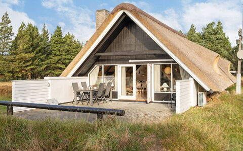 Gerdis - 1.6Km from the Sea: Arkitektur, Tag, Hjem, Kompositmateriale, Dagslys, Sidespor, Indkørsel