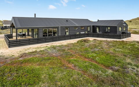 Birger - 300M from the Sea: Busk, Urban Design, Bunddække, Mursten, Lejlighed, Estate, Murværk, Altan, Landscaping