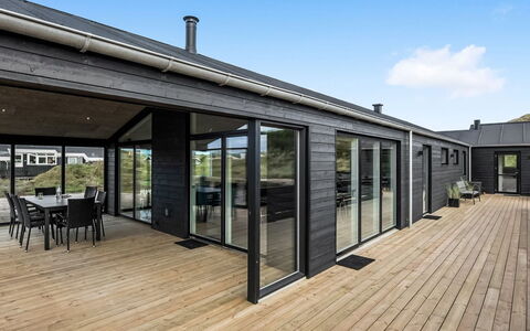 Birger - 300M from the Sea: Busk, Urban Design, Bunddække, Mursten, Lejlighed, Estate, Murværk, Altan, Landscaping