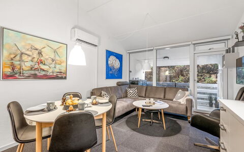 Soffhie - 250M from the Sea: Indretning, Møbel, Couch, Gulvbelægning, Etage, Værelse, Loft, Stue, Lejlighed