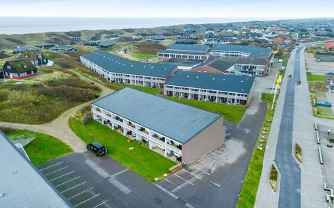 Soffhie - 250M from the Sea: Indretning, Møbel, Couch, Gulvbelægning, Etage, Værelse, Loft, Stue, Lejlighed