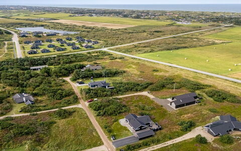 Christan - 1.2Km from the Sea: Møbel, Indretning, Couch, Gulvbelægning, Etage, Stue, Værelse, Bord, Stol, Lejlighed