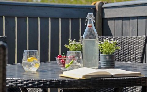 Wulfhild - 800M from the Sea: Plantesamfund, Sollys, Urteagtig Plante, Have, Plantation, Landbrug, Farm