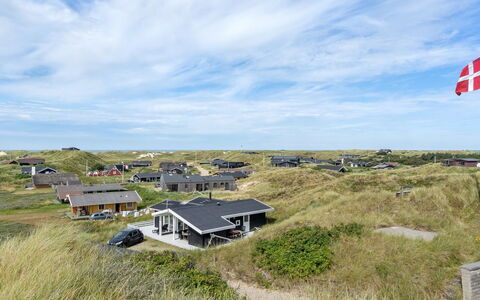 Carstina - 400M from the Sea: Hjem, Sommerhus, Veranda, Hårdttræ, Sidespor, Dæk, Skygge, Planke, Estate, Garden Bygninger